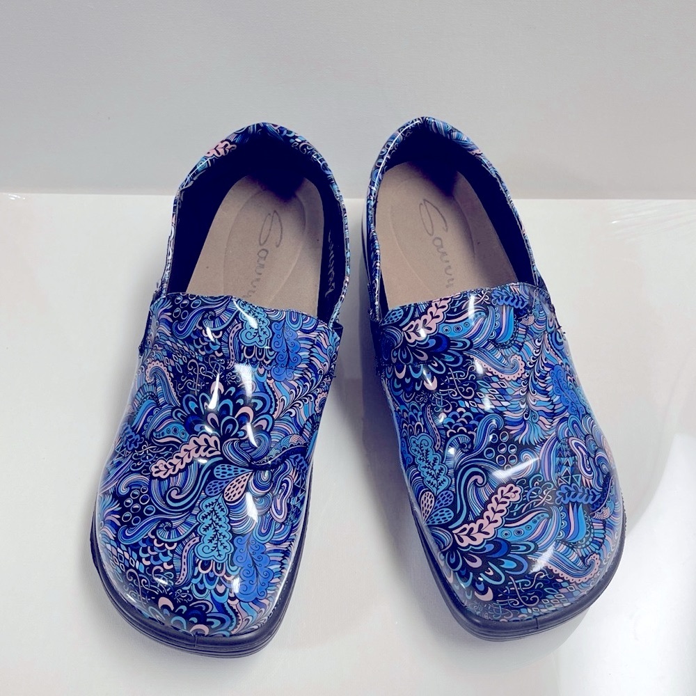 Savvy Nursing Shoes “DAISY” Blue/Pink Geometric Design Slip Resistant Size 10